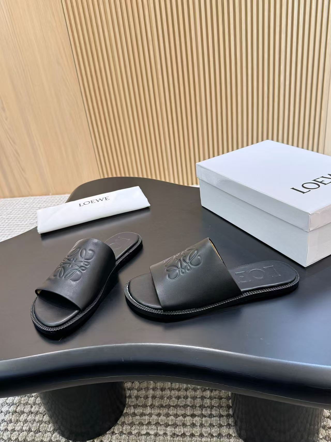 Loewe フレックス アナグラム スライド（ソフトカーフ）