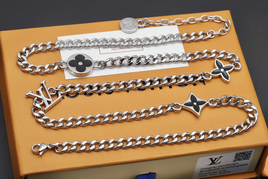 M01717 ネックレス･LV スパイク チャーム