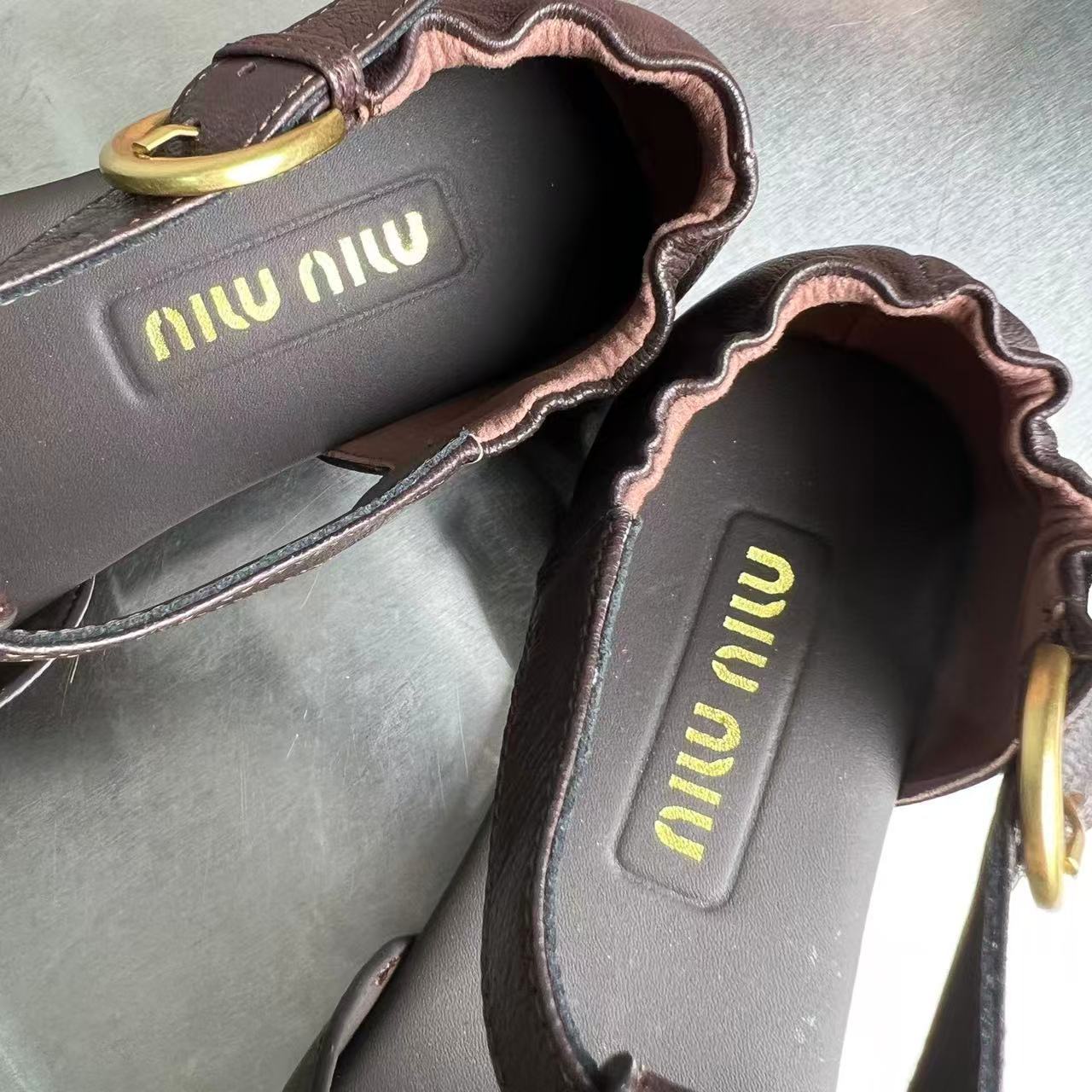 miumiu ルーシュ ナッパレザー フィッシャーマンズサンダル