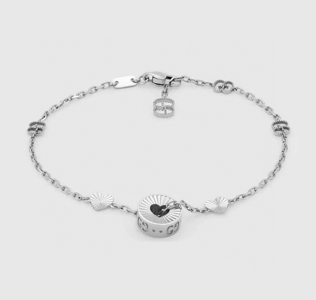 GUCCI 〔アイコン〕オンライン限定 18K ハート ブレスレット