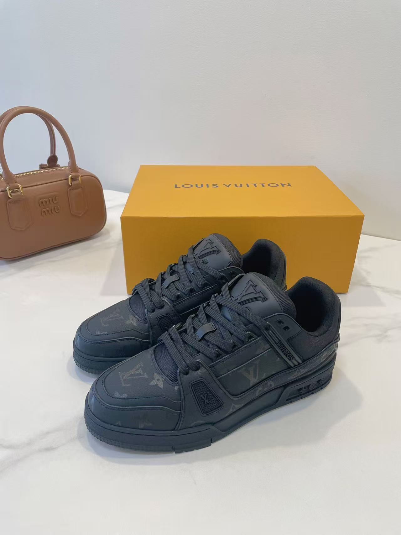 LV トレイナー スニーカー