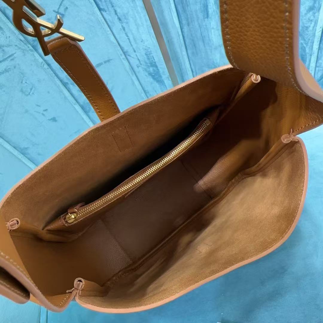 Saint Laurent サンローラン LE 5 À 7 ソフト スモール（グレインレザー）