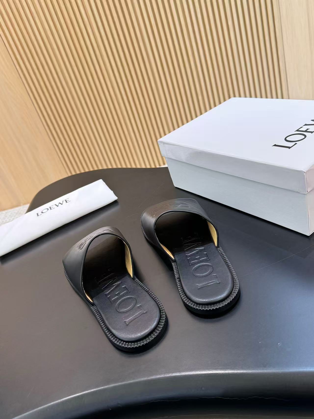 Loewe フレックス アナグラム スライド（ソフトカーフ）