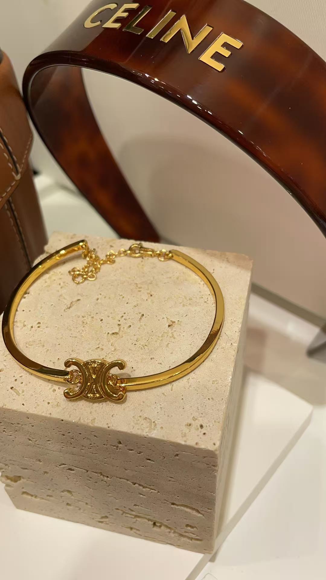 CELINE トリオンフ アーティキュレート ブレスレット / ゴールドフィニッシュ ブラス