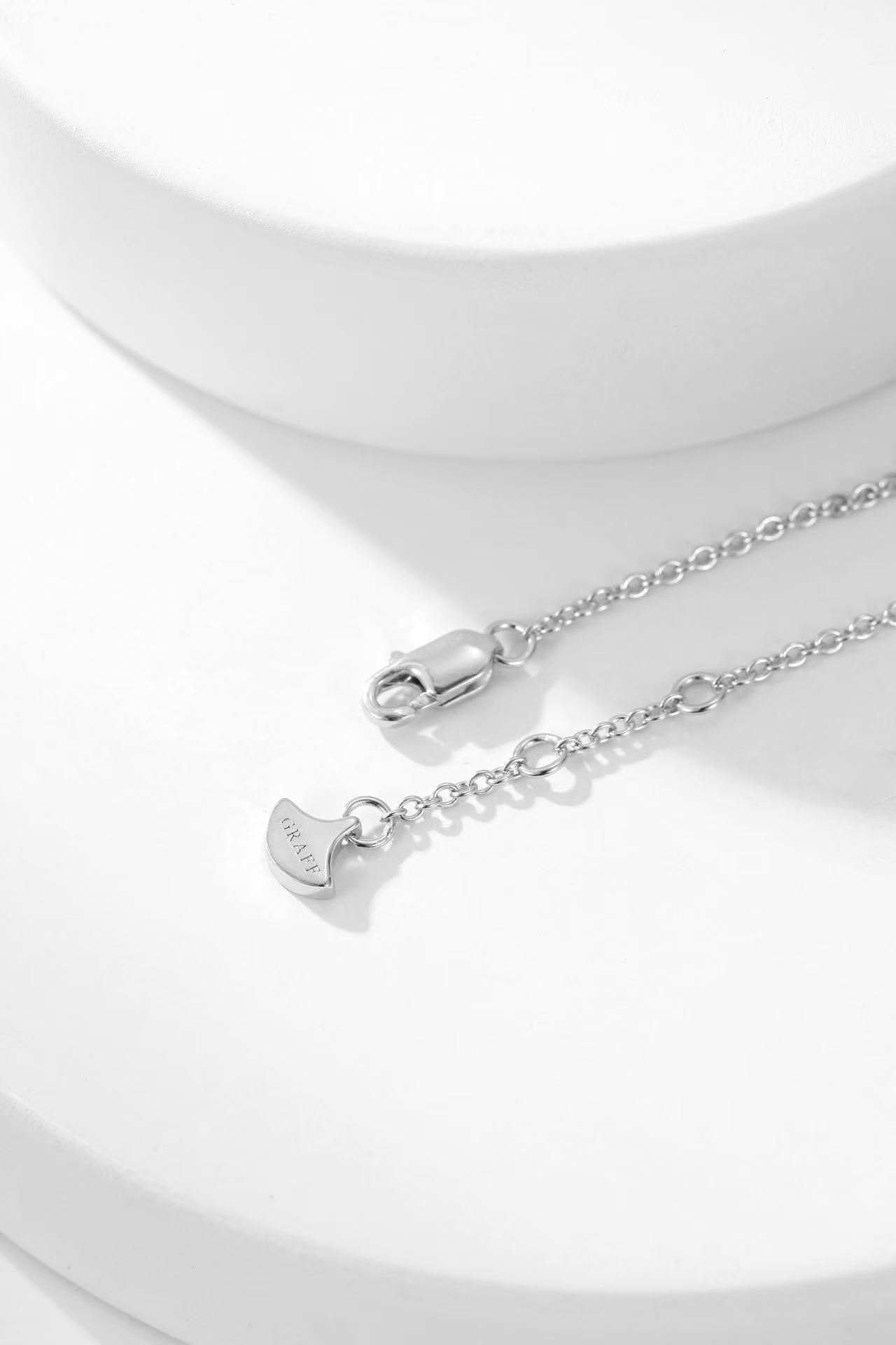 Graff パヴェ バタフライ ダイヤモンド プティ ブレスレット