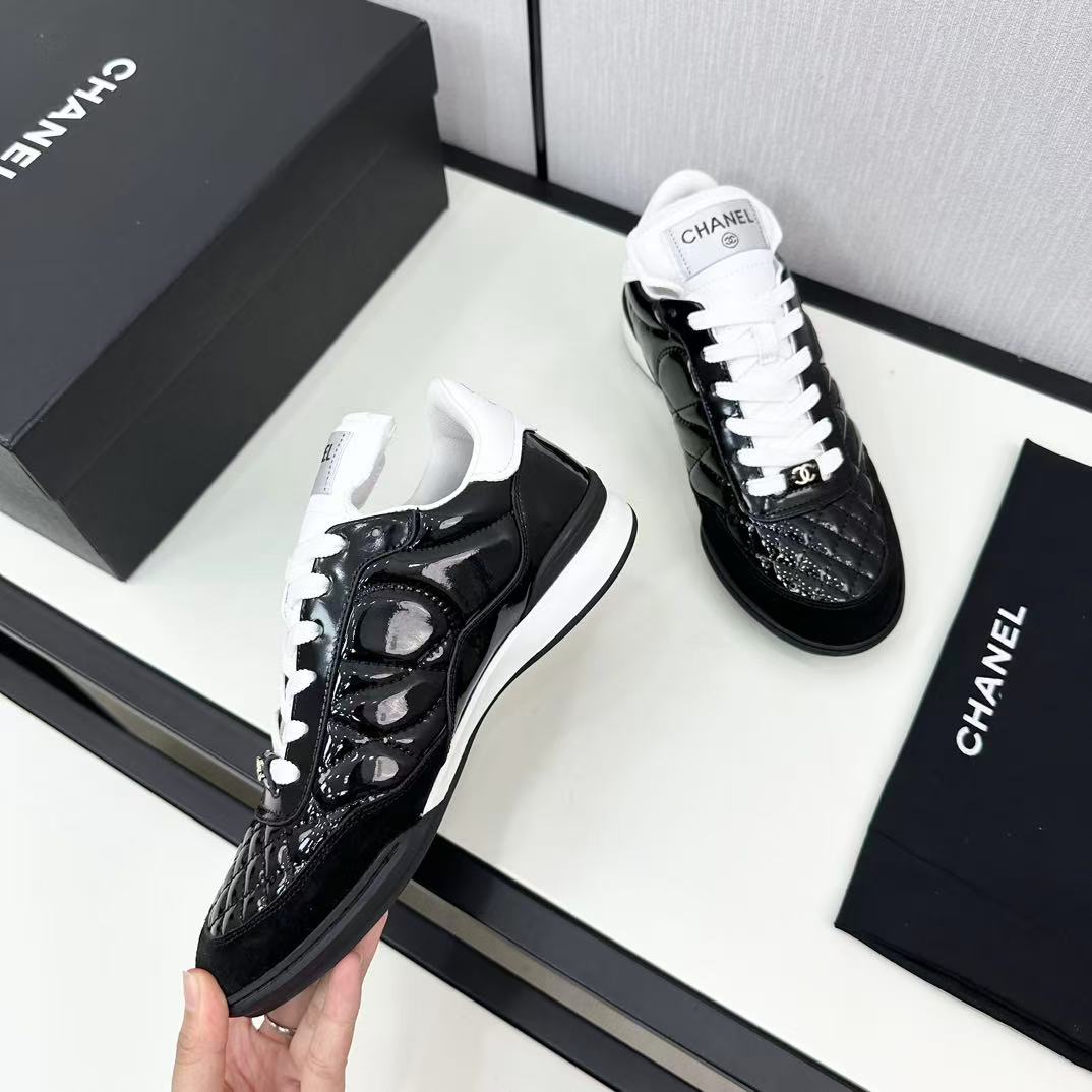 CHANELシャイニー カーフスキン カーフスキン & スエード カーフスキン ブラック & ホワイト