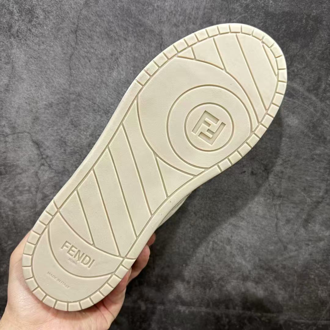 Fendi フェンディ マッチ ホワイトスエード ロートップ