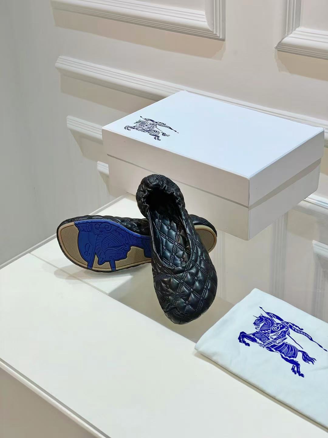 Burberry レザー サドラー バレリーナ