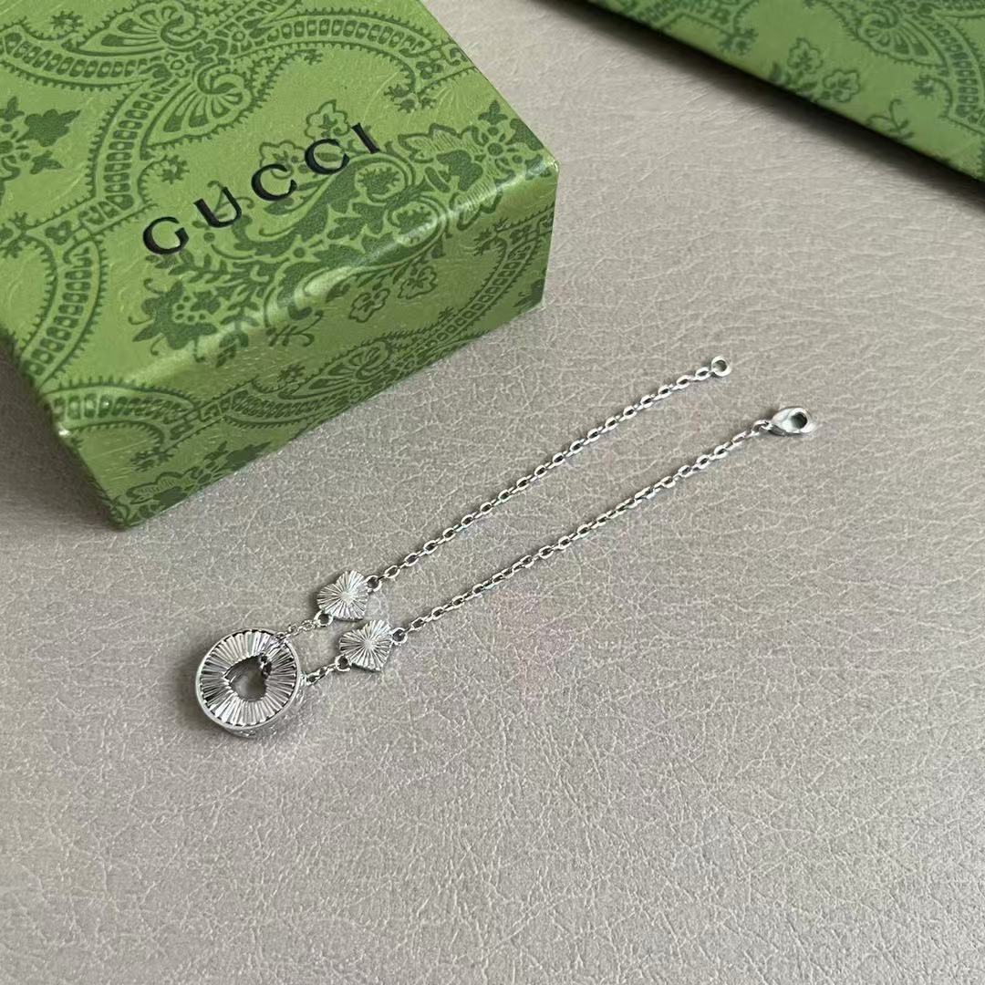 GUCCI 〔アイコン〕オンライン限定 18K ハート ブレスレット