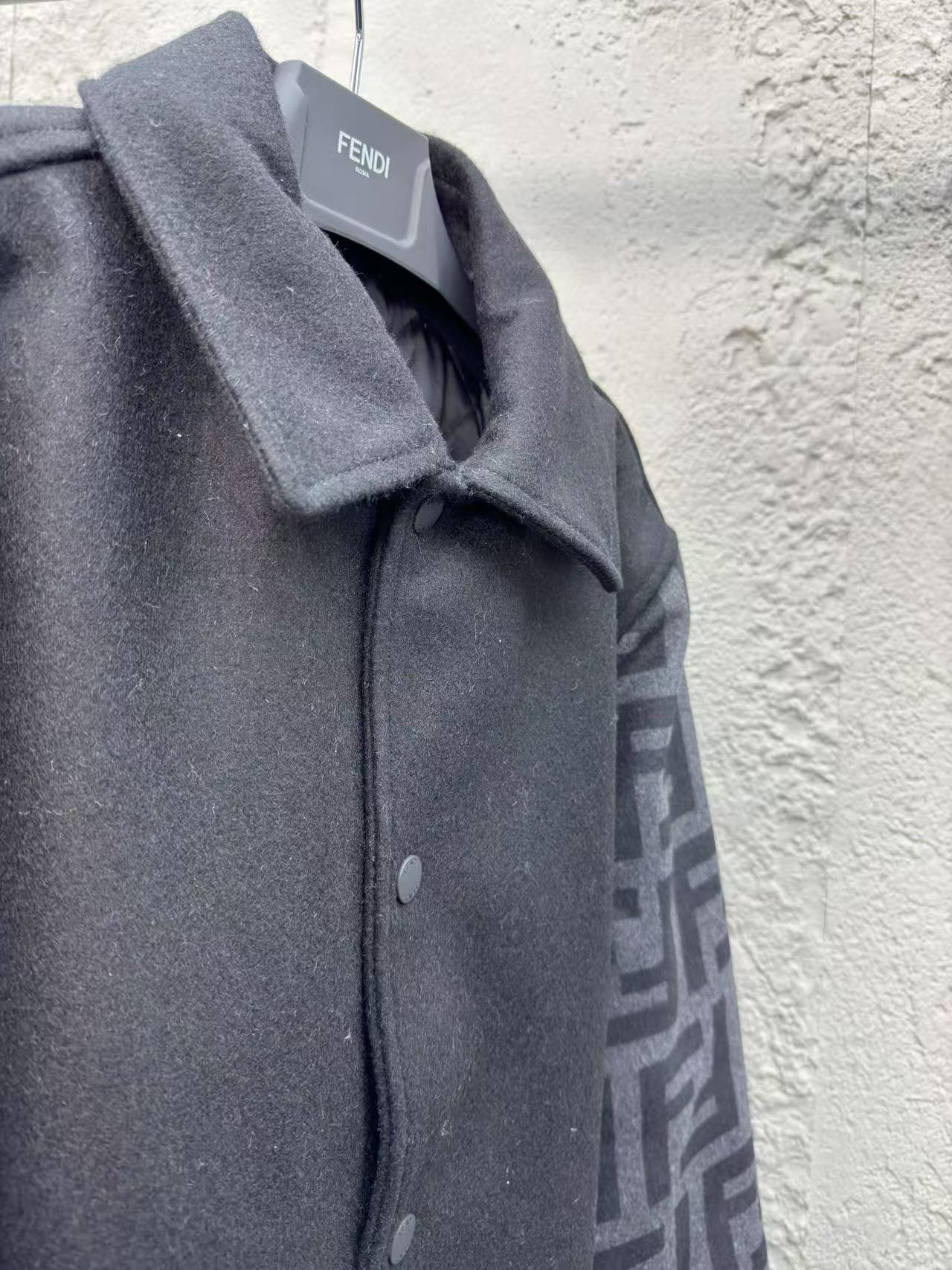 Fendi ブラックウール ボンバージャケット