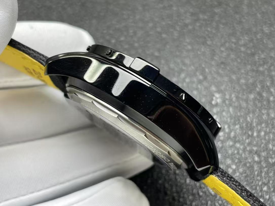 Breitling ブライトリング  アベンジャー B01 クロノグラフ 44 ナイト ミッション ダスト デビルズ