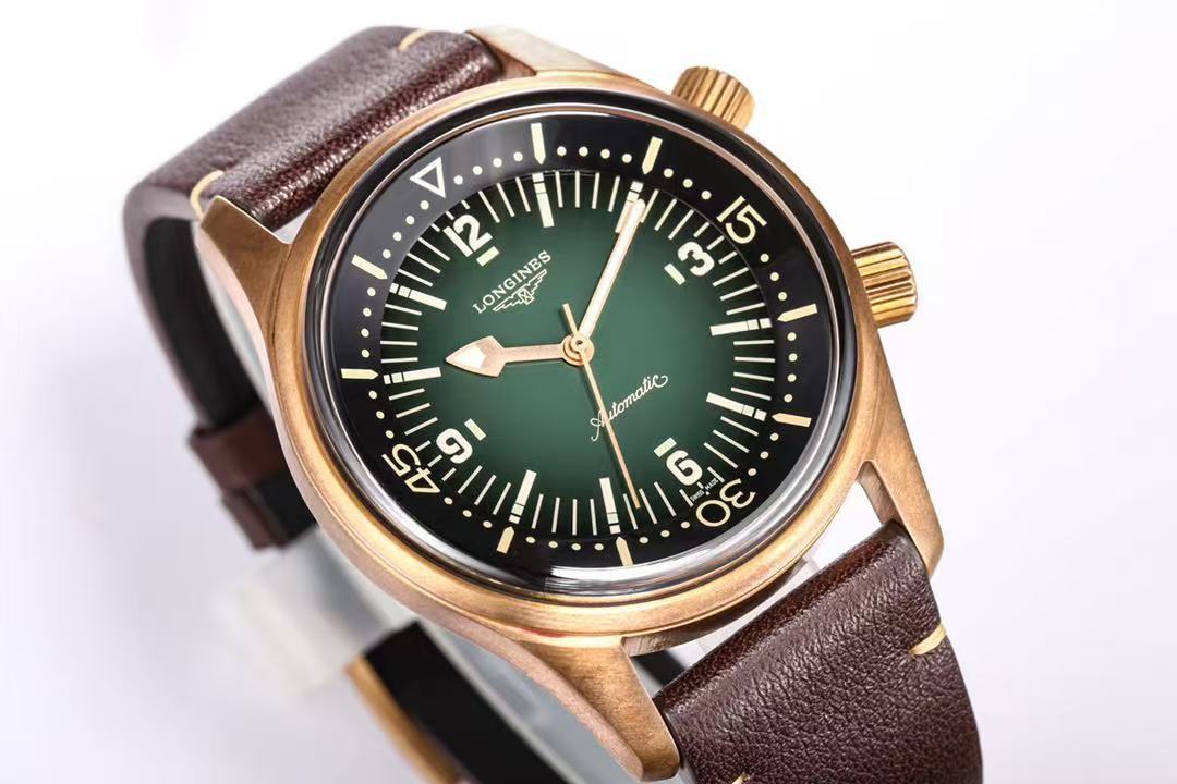 LONGINES  ロンジン LEGEND DIVER BRONZE, L3.774.1.50.2, 自動巻 ウォッチ, Ø 42.00 mm, チタン製ケースバックを備えたブロンズ.