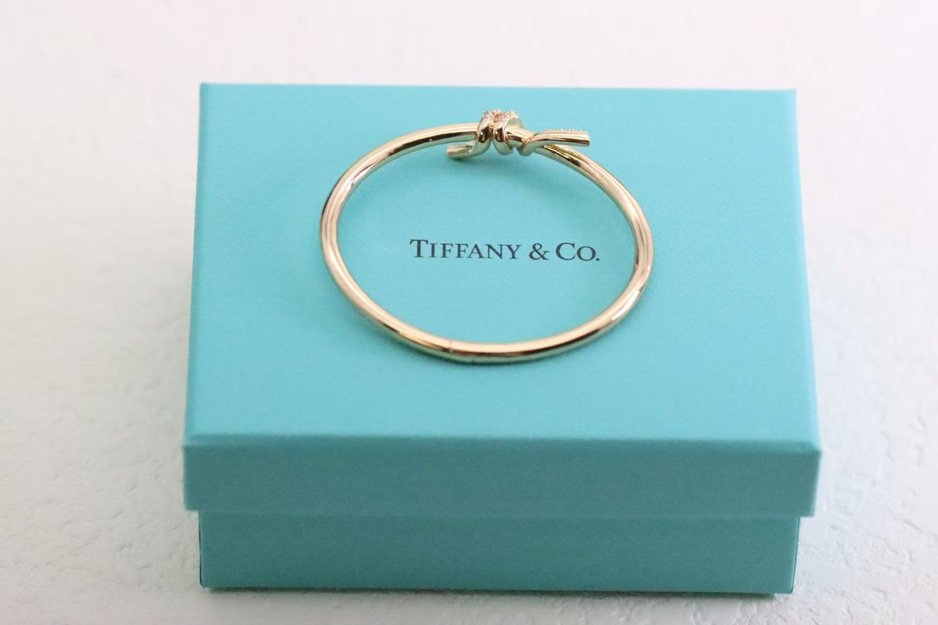 ティファニー ノット ワイヤー バングル ローズゴールドにダイヤモンドをセッティング