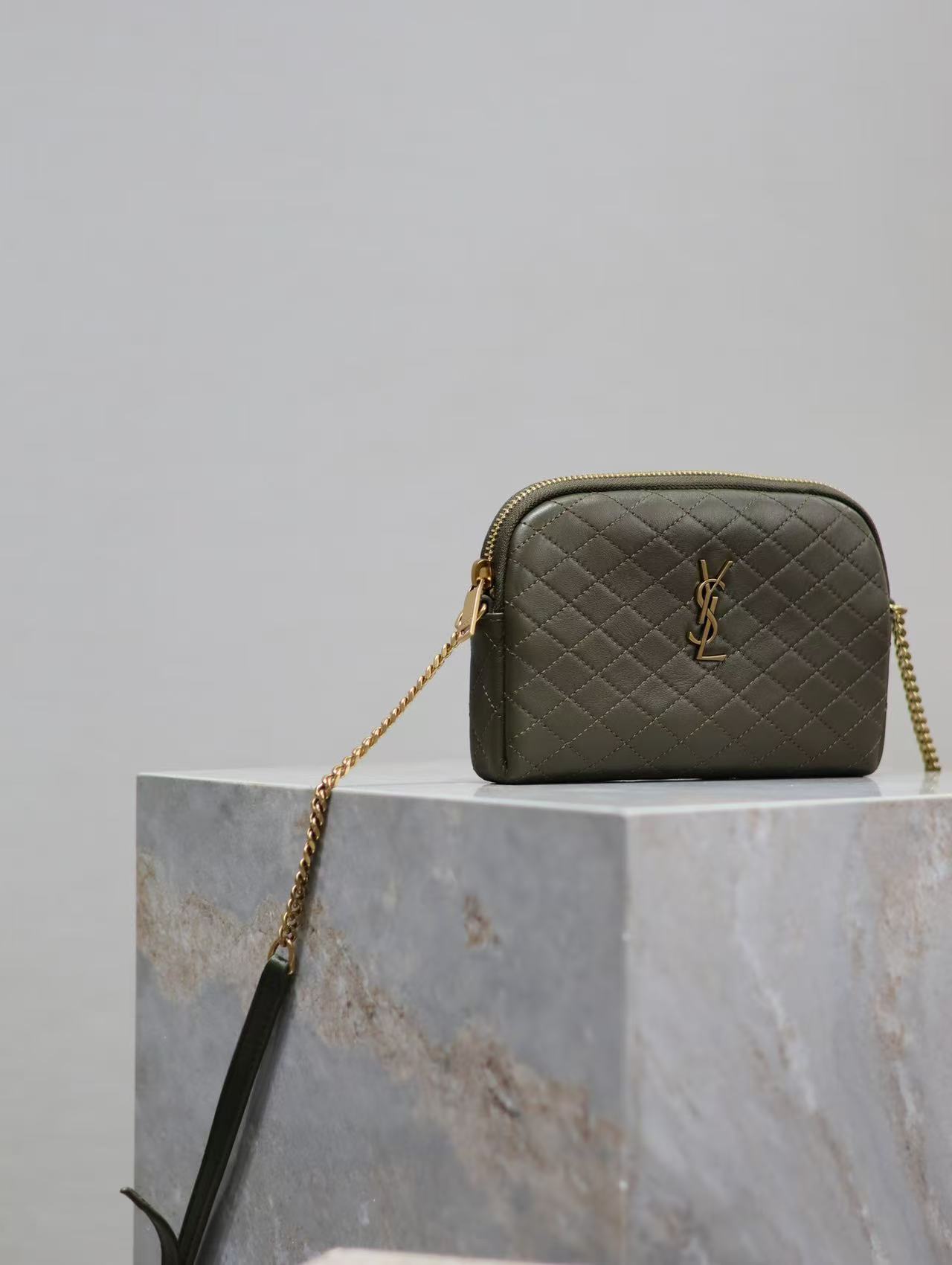 Saint Laurent サンローラン  ギャビー カメラバッグ（ラムスキン）
