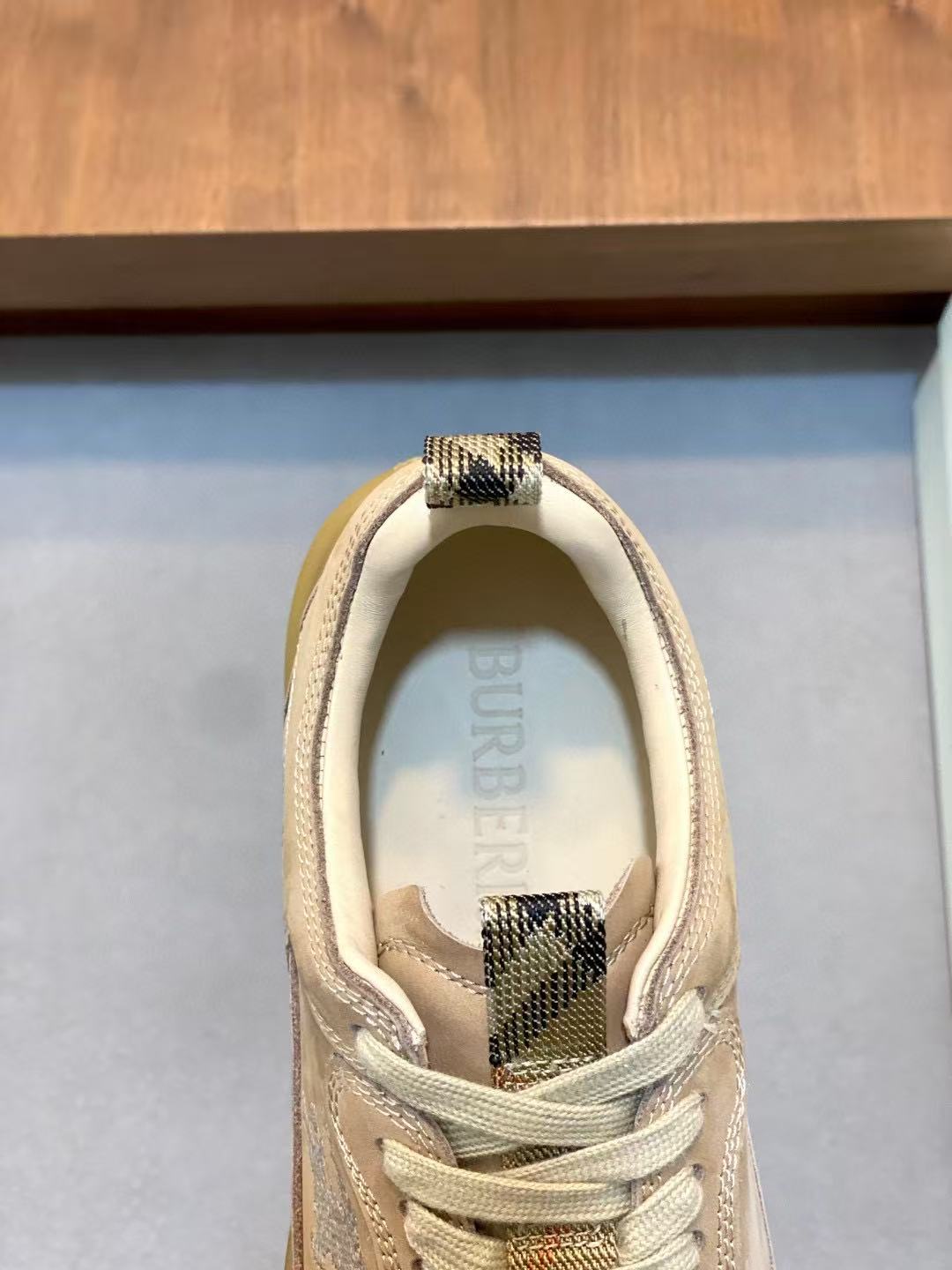 Burberry レザー マトリックススニーカー