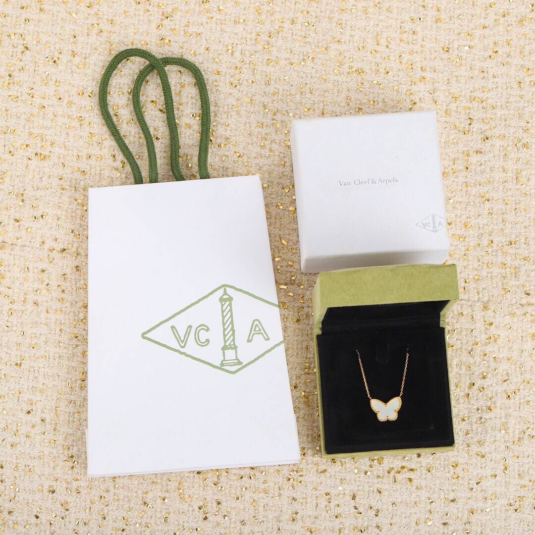 ラッキー アルハンブラ パピヨン ペンダント  イエローゴールド, マザー オブ パール