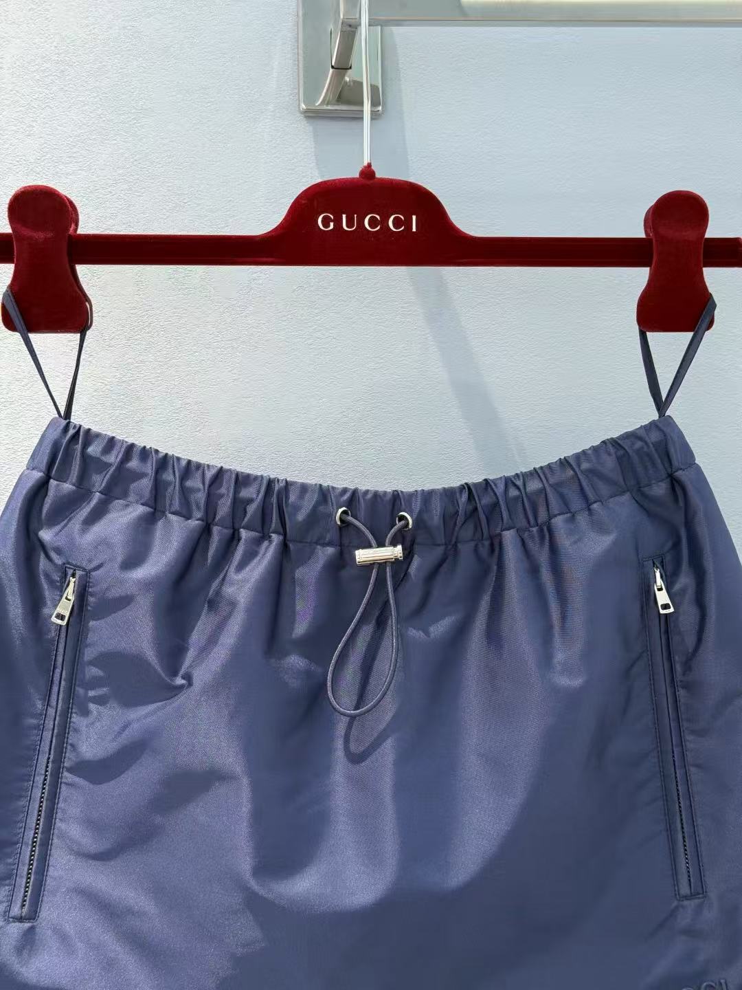 GUCCI メタル ロゴ ナイロン ギャバジン スコート