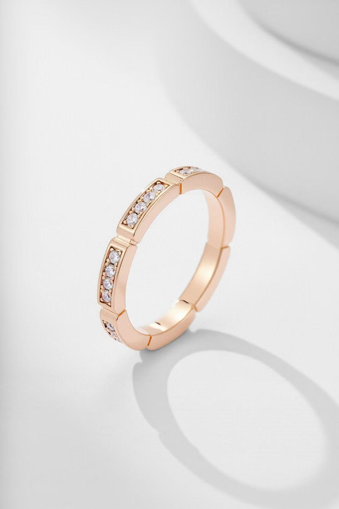 Cartier マイヨン パンテール ウェディングリング、セミパヴェセッティング