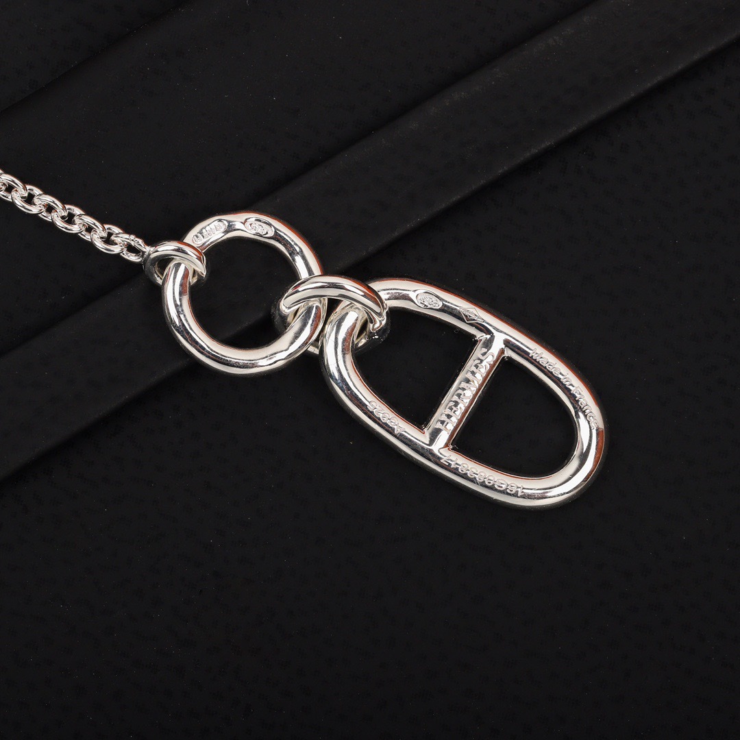 HERMES 人気不動のデザイン ♪ シェーヌダンクル ♪ ペンダント