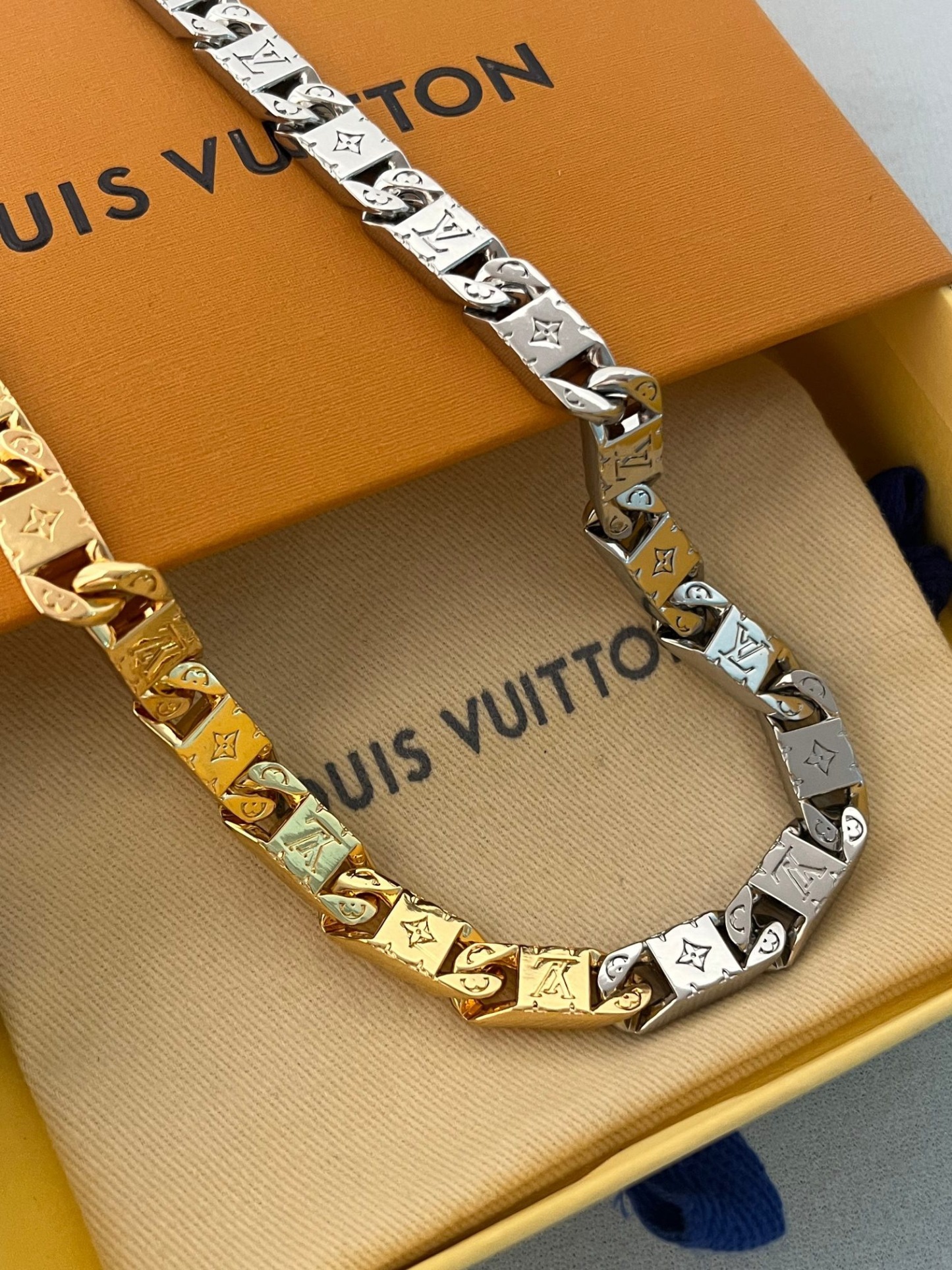 M02229 ネックレス･モノグラム タイドアップ