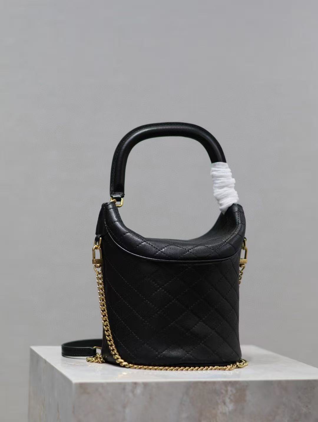  Saint Laurent サンローラン ギャビー バケットバッグ（ラムスキン）