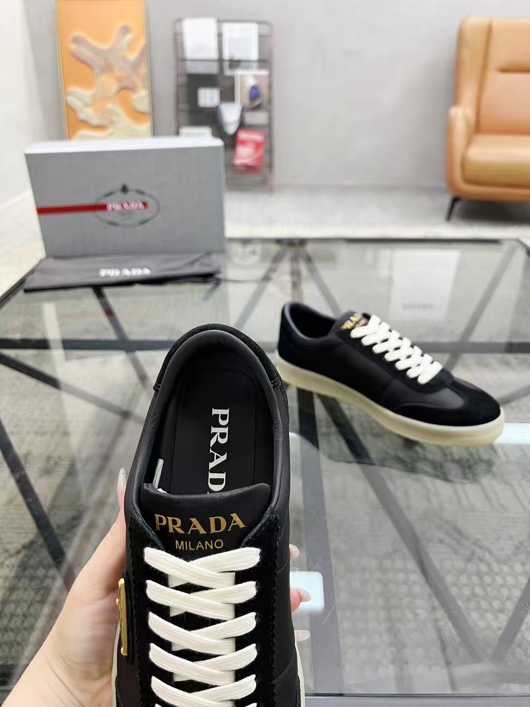 プラダ ダウンタウン Re-Nylon xスエード スニーカー