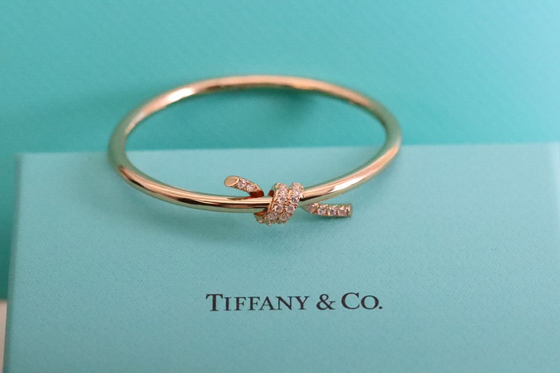ティファニー ノット ワイヤー バングル ローズゴールドにダイヤモンドをセッティング