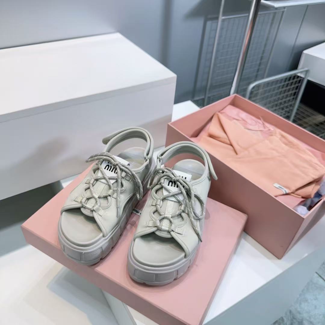 miumiu チャンキー ネオプレン サンダル