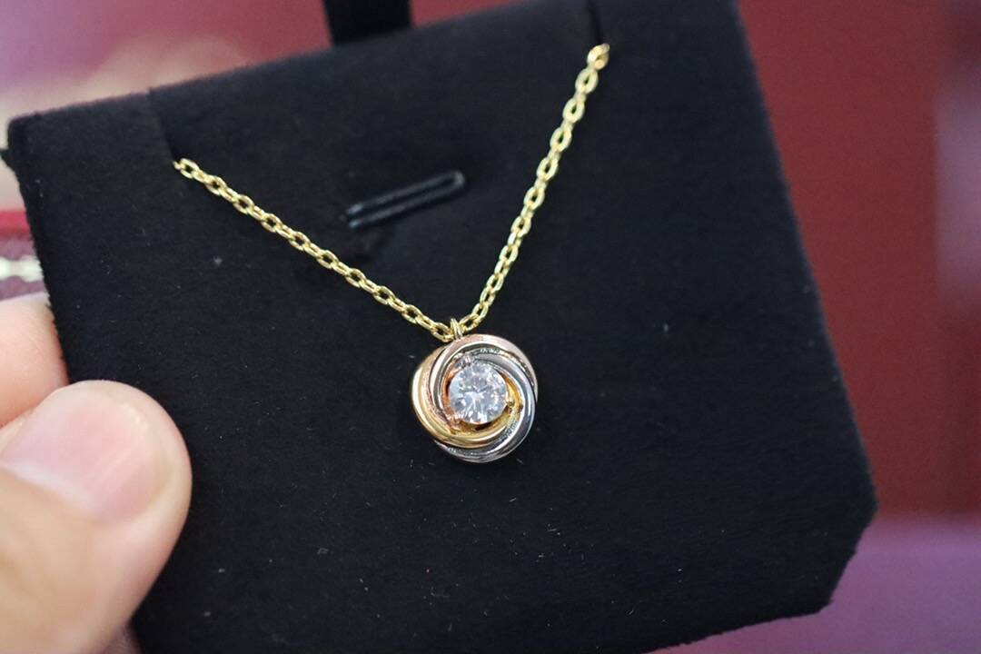 トリニティ ペンダント、ブリリアントカット ダイヤモンド