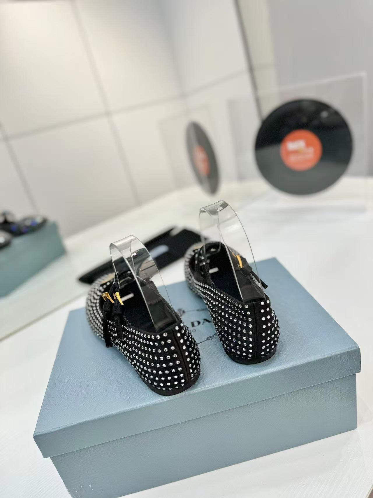 Prada クリスタル付 スエード バレリーナ