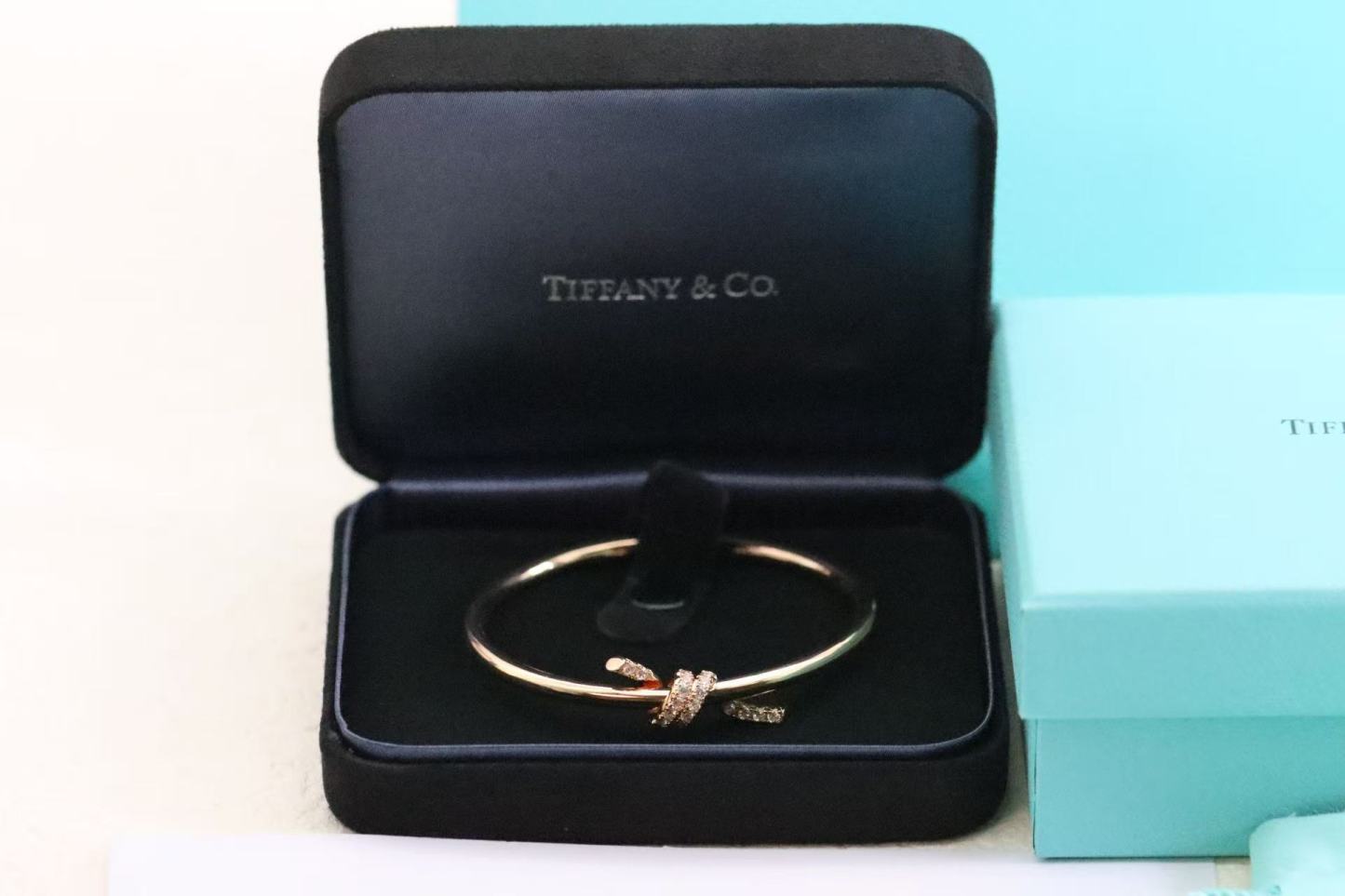 ティファニー ノット ワイヤー バングル ローズゴールドにダイヤモンドをセッティング