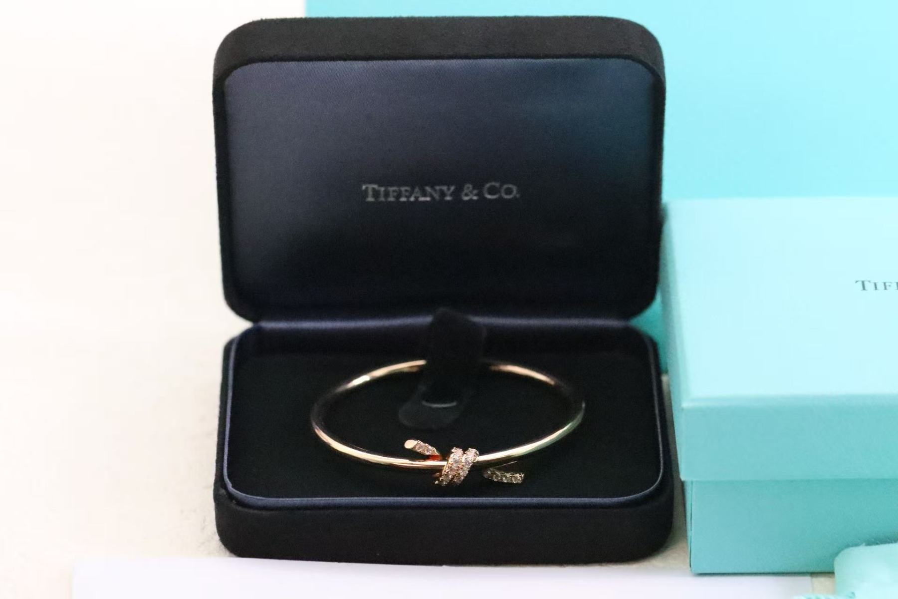 ティファニー ノット ワイヤー バングル ローズゴールドにダイヤモンドをセッティング