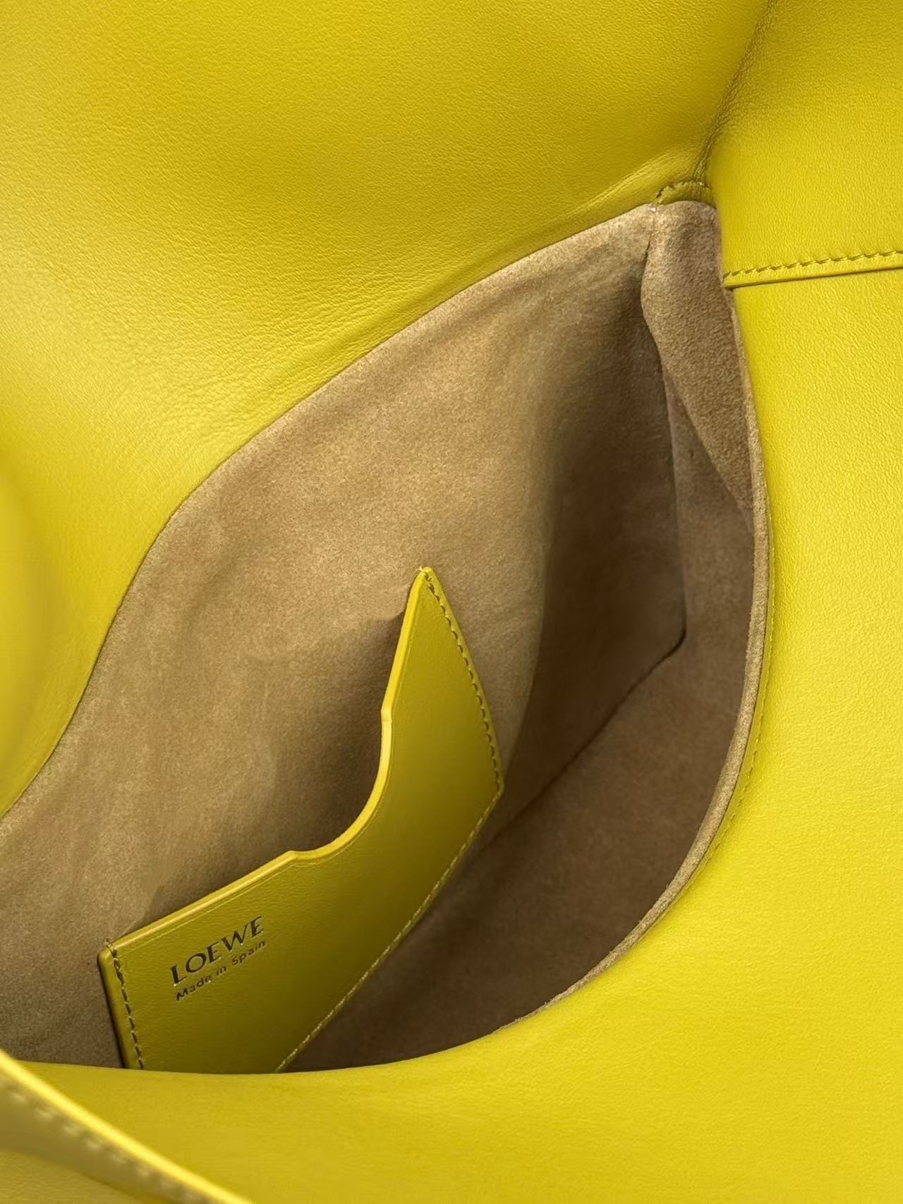 Loewe オラ バッグ ミディアム（スムースカーフ）
