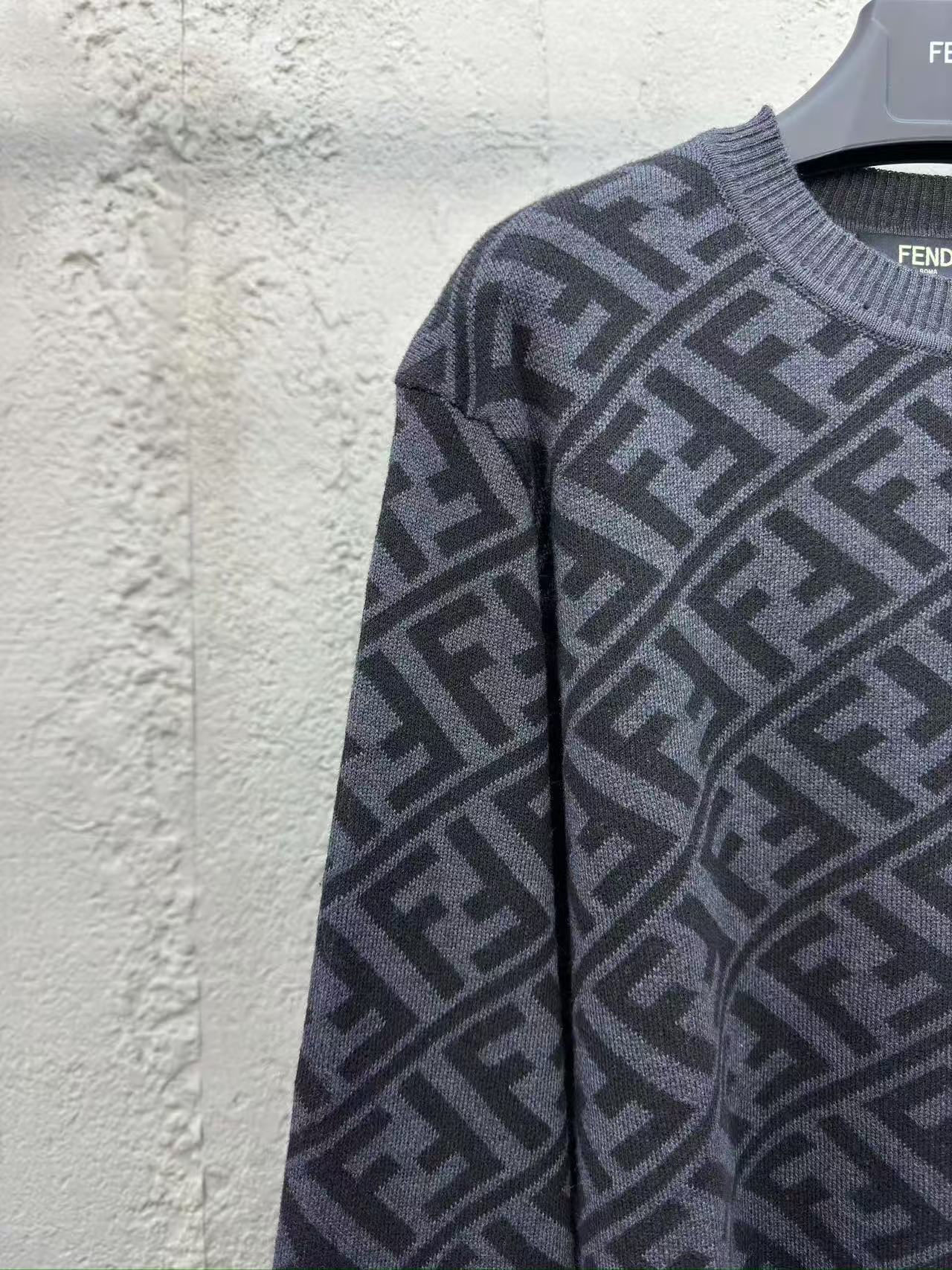 Fendi ブラックウール セーター