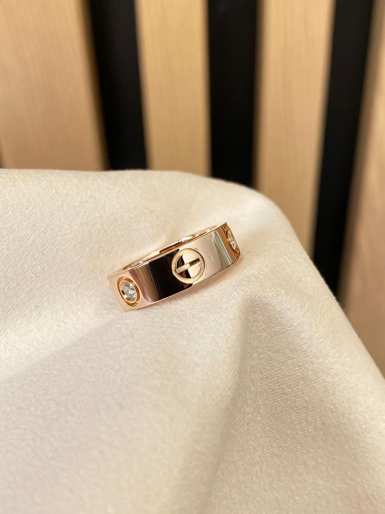 Cartier Love リング、スモールモデル、ダイヤモンド1石