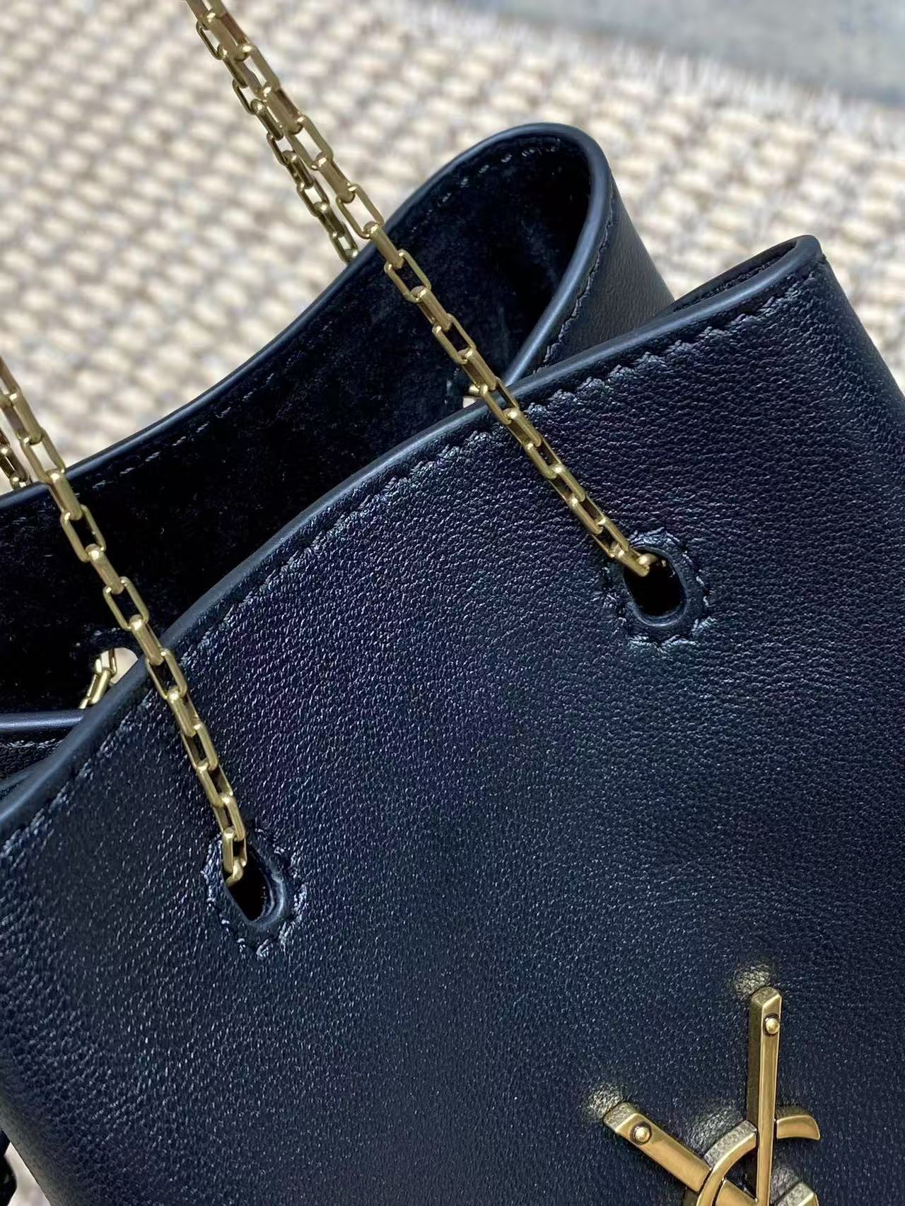 Saint Laurent サンローラン ポーチ（ラムスキン）