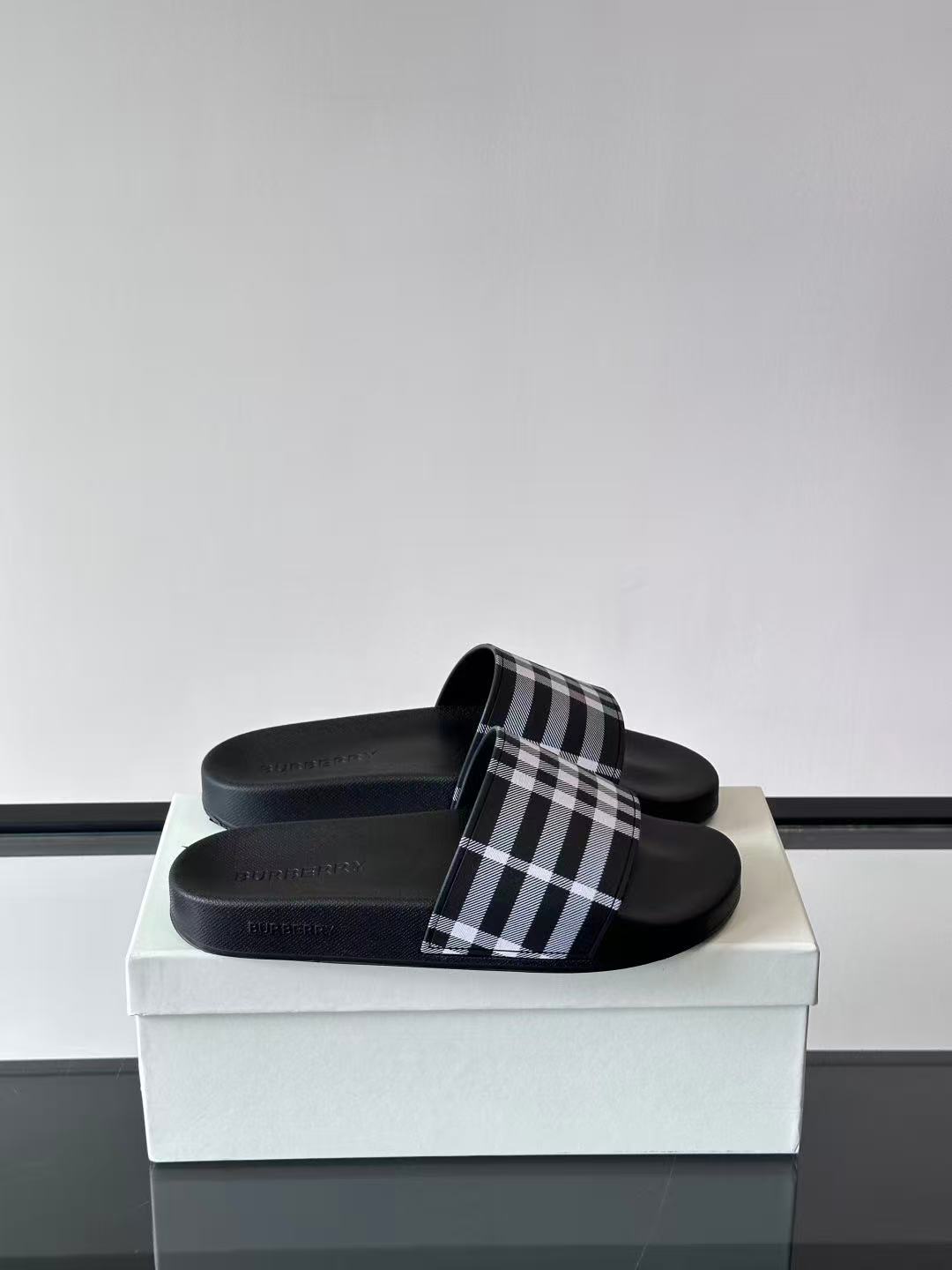 Burberry チェック スライド