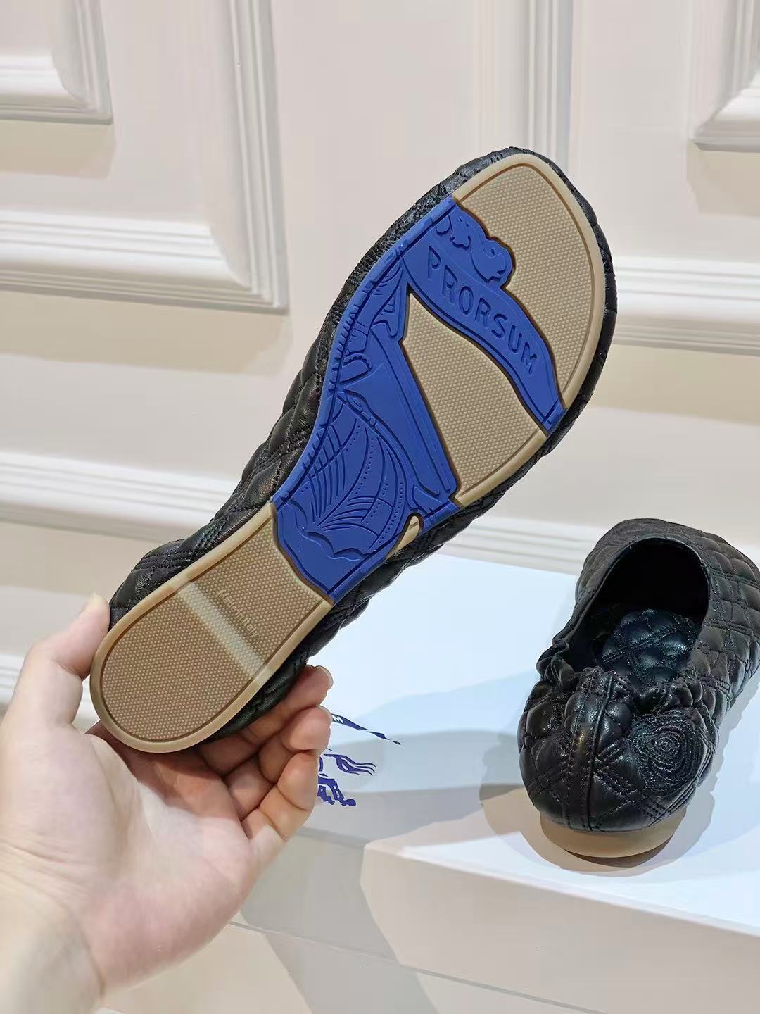 Burberry レザー サドラー バレリーナ