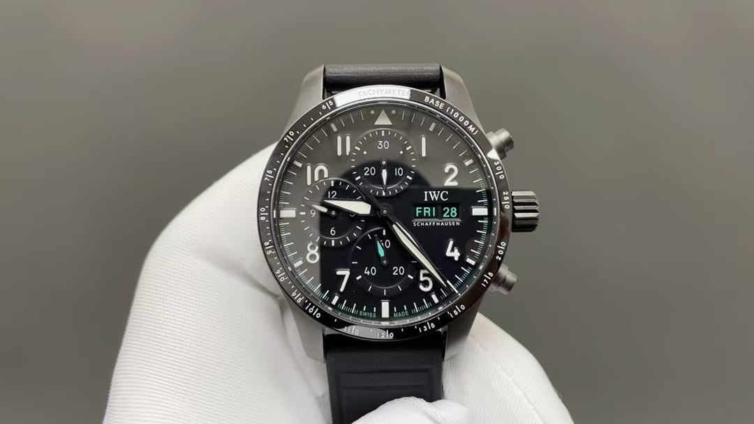 IWC パイロット・ウォッチ・パフォーマンス・クロノグラフ 41 “MERCEDES-AMG PETRONAS FORMULA ONE™ TEAM
