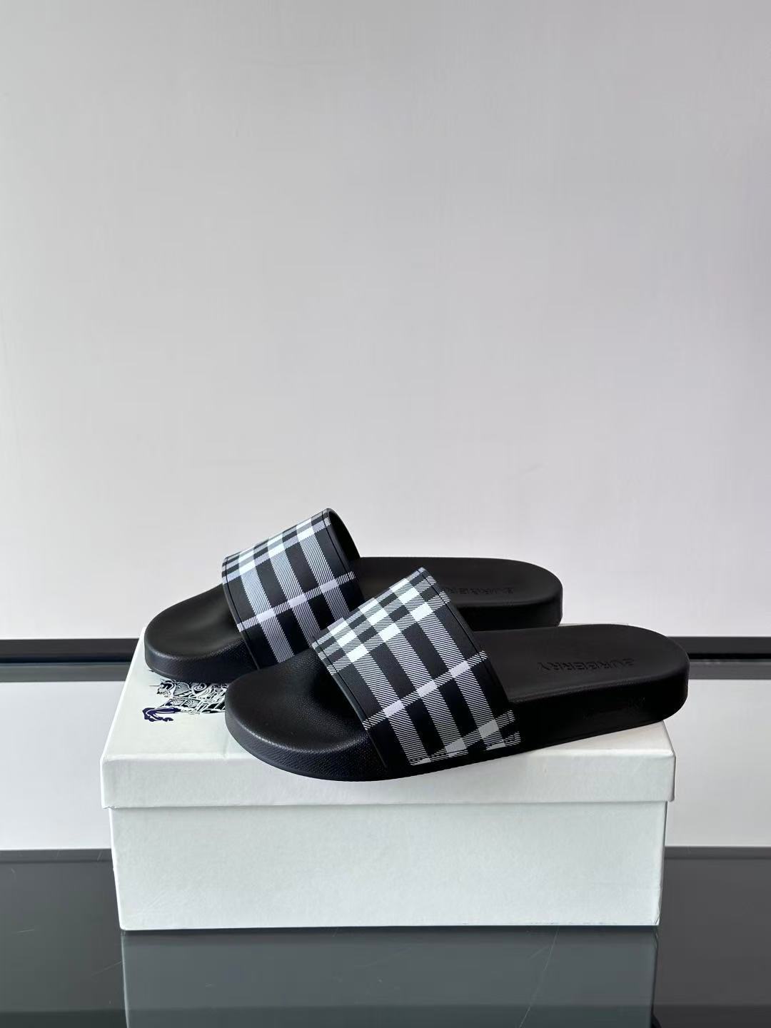 Burberry チェック スライド