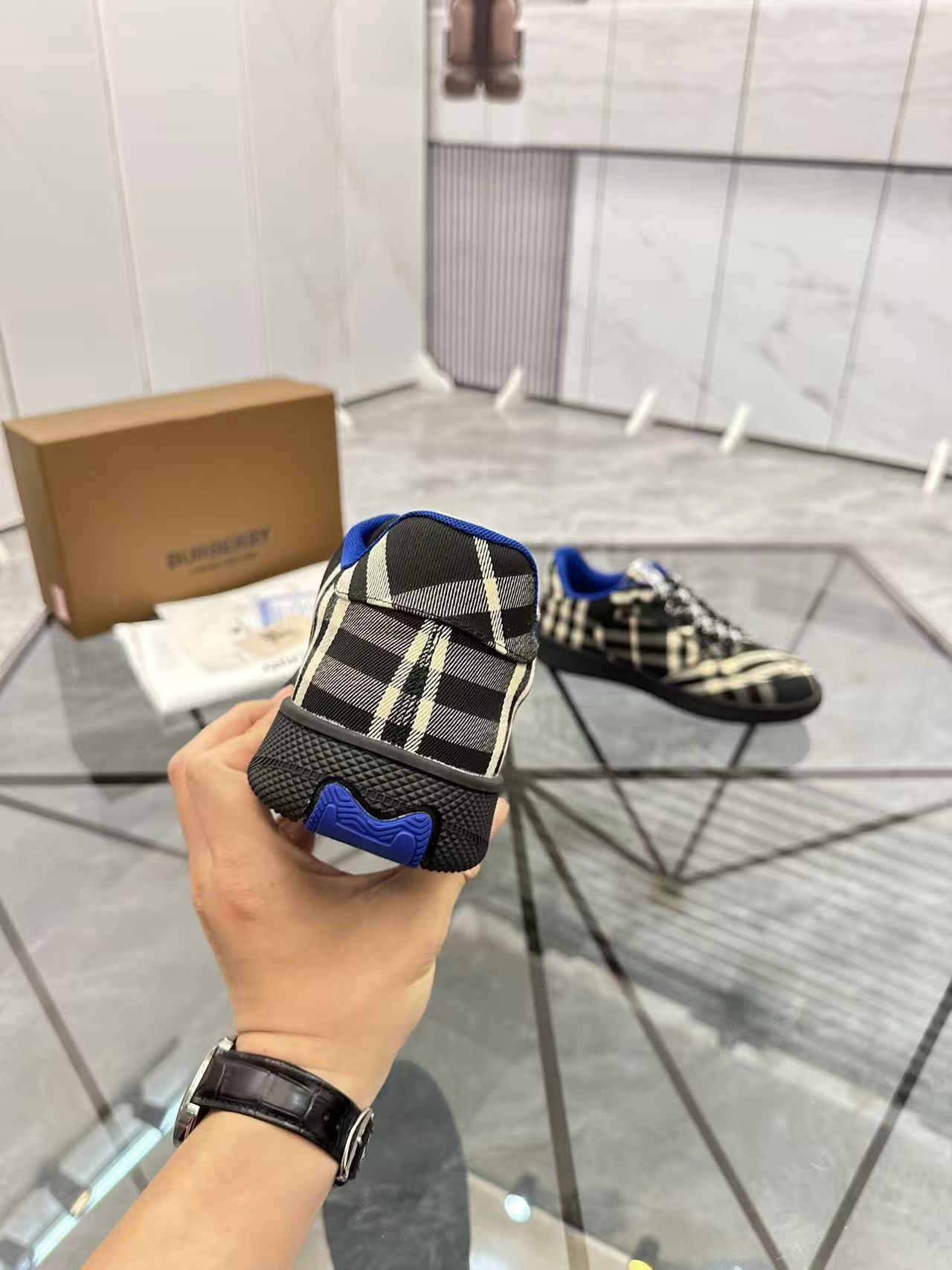 Burberry チェック テラススニーカー