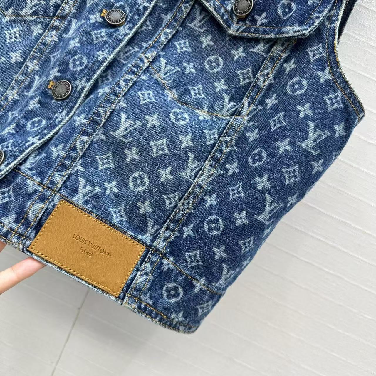 Louis vuitton スリーブレス モノグラム デニム ジャケット