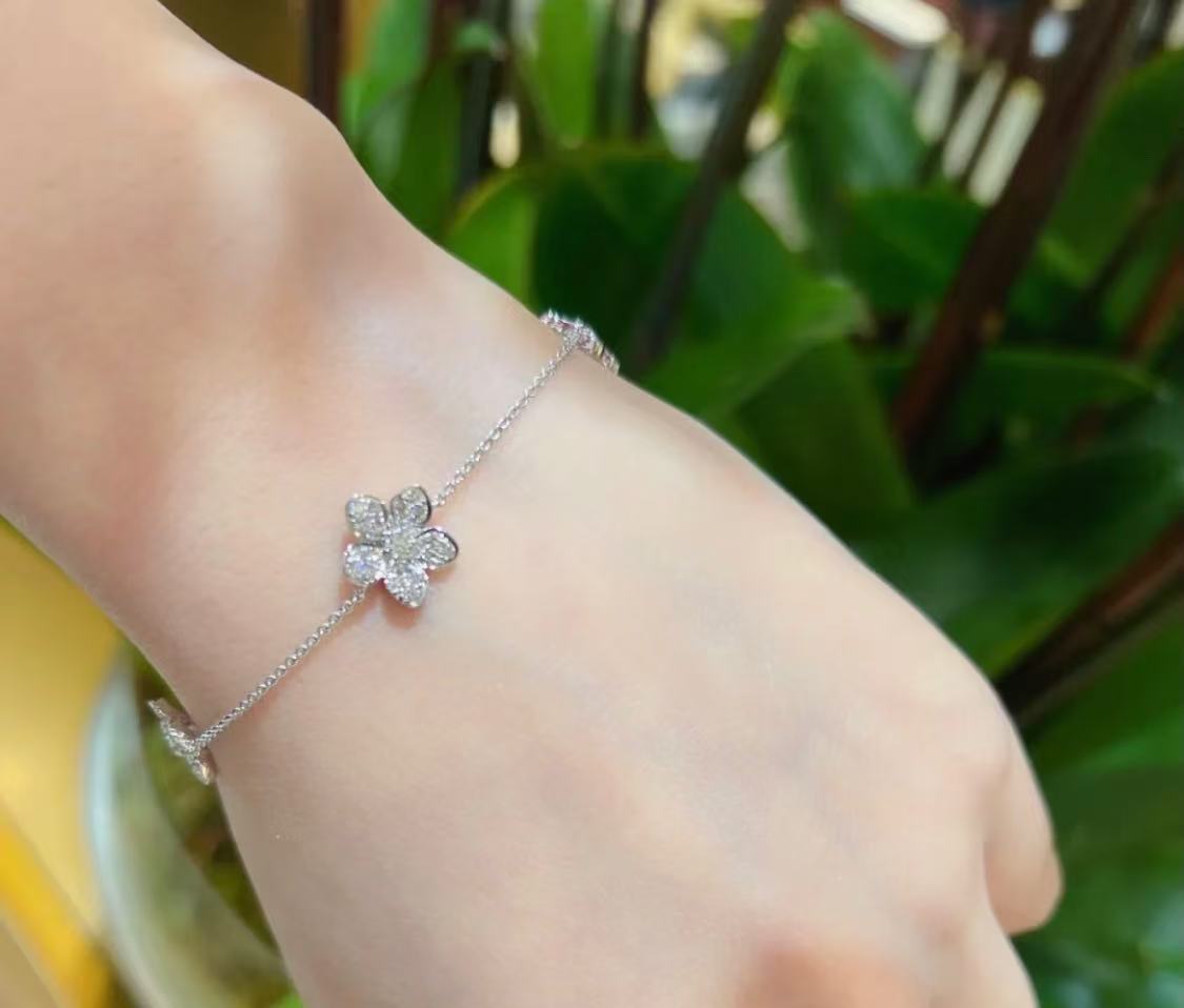 Graff ワイルドフラワー パヴェダイヤモンド ブレスレット
