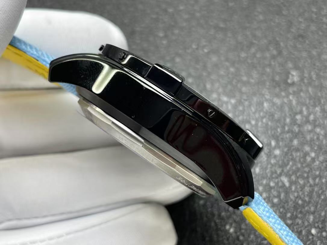 Breitling ブライトリング  アベンジャー B01 クロノグラフ 42 ナイト ミッション