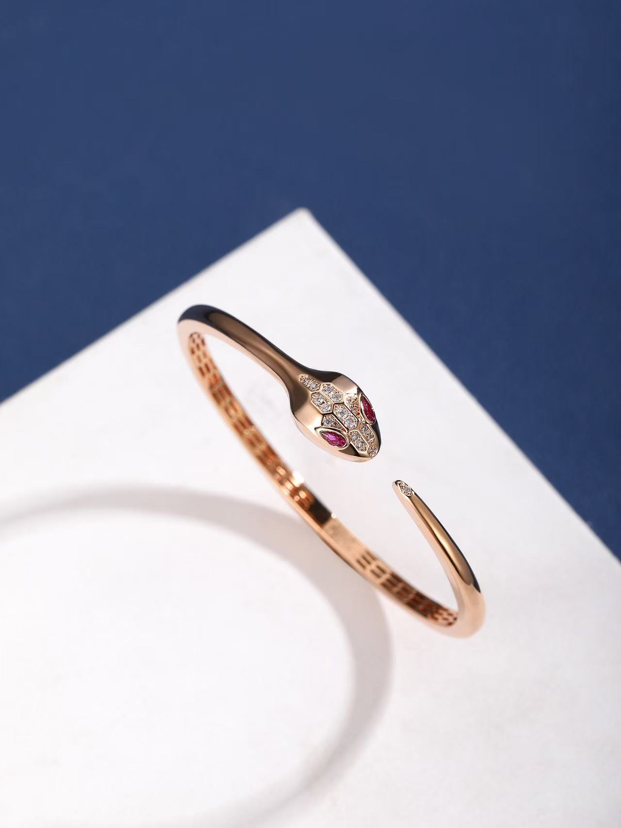 Bvlgari セルペンティ セドゥットーリ ブレスレット