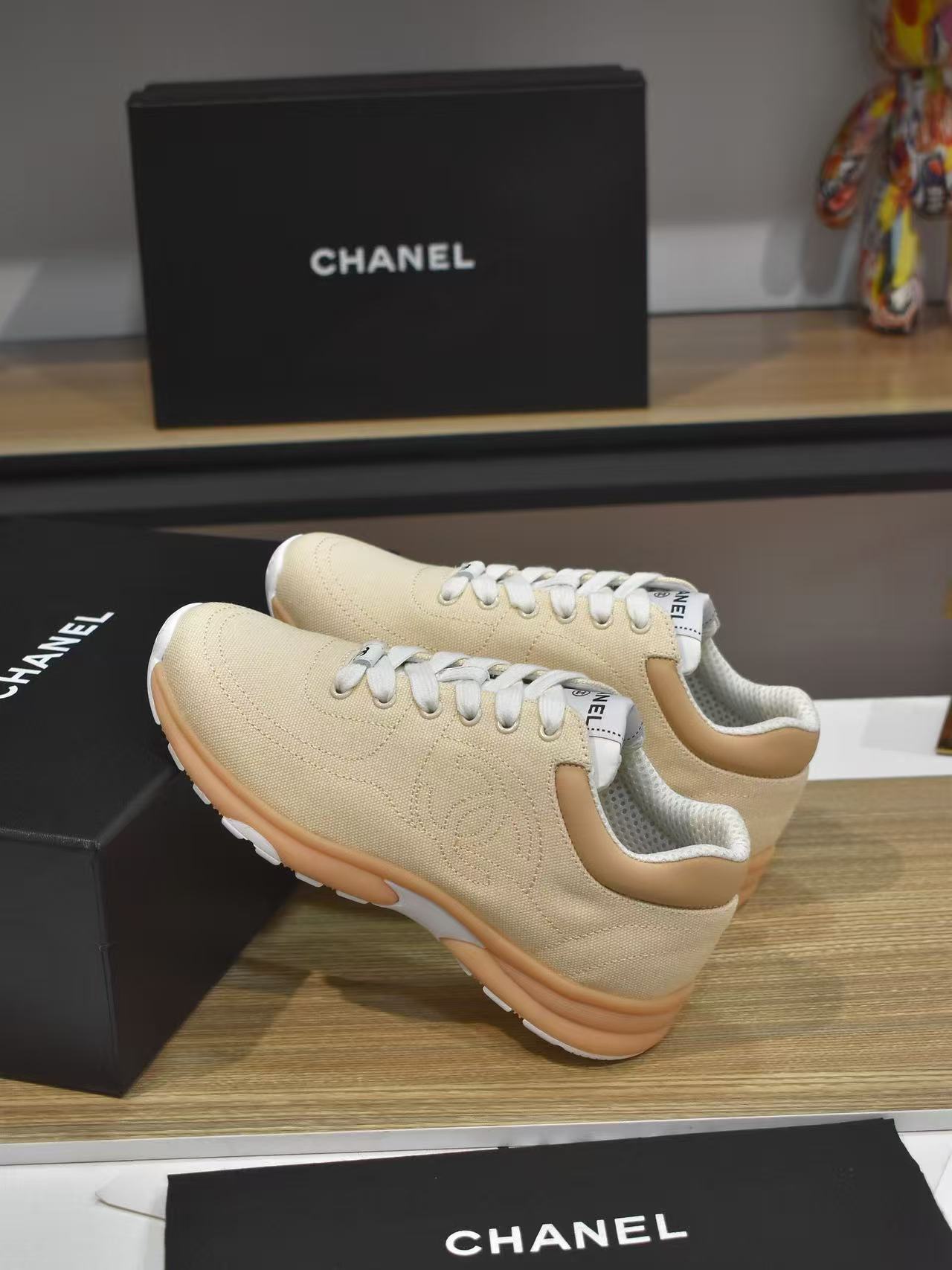 CHANEL 2024/25年 クルーズ コレクション ショー スニーカー