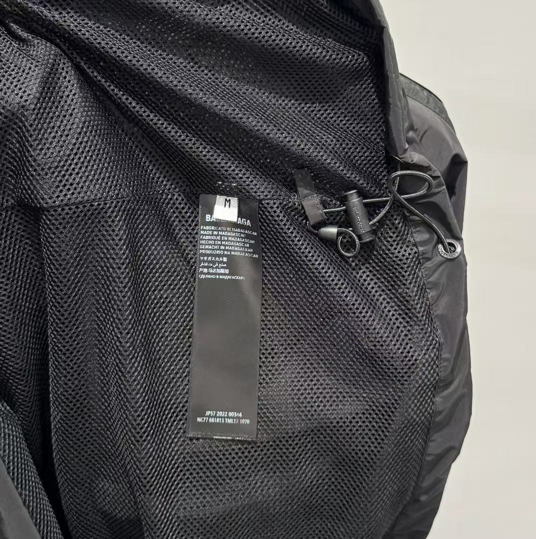 BALENCIAGA ジップアップ ジャケット で ブラック