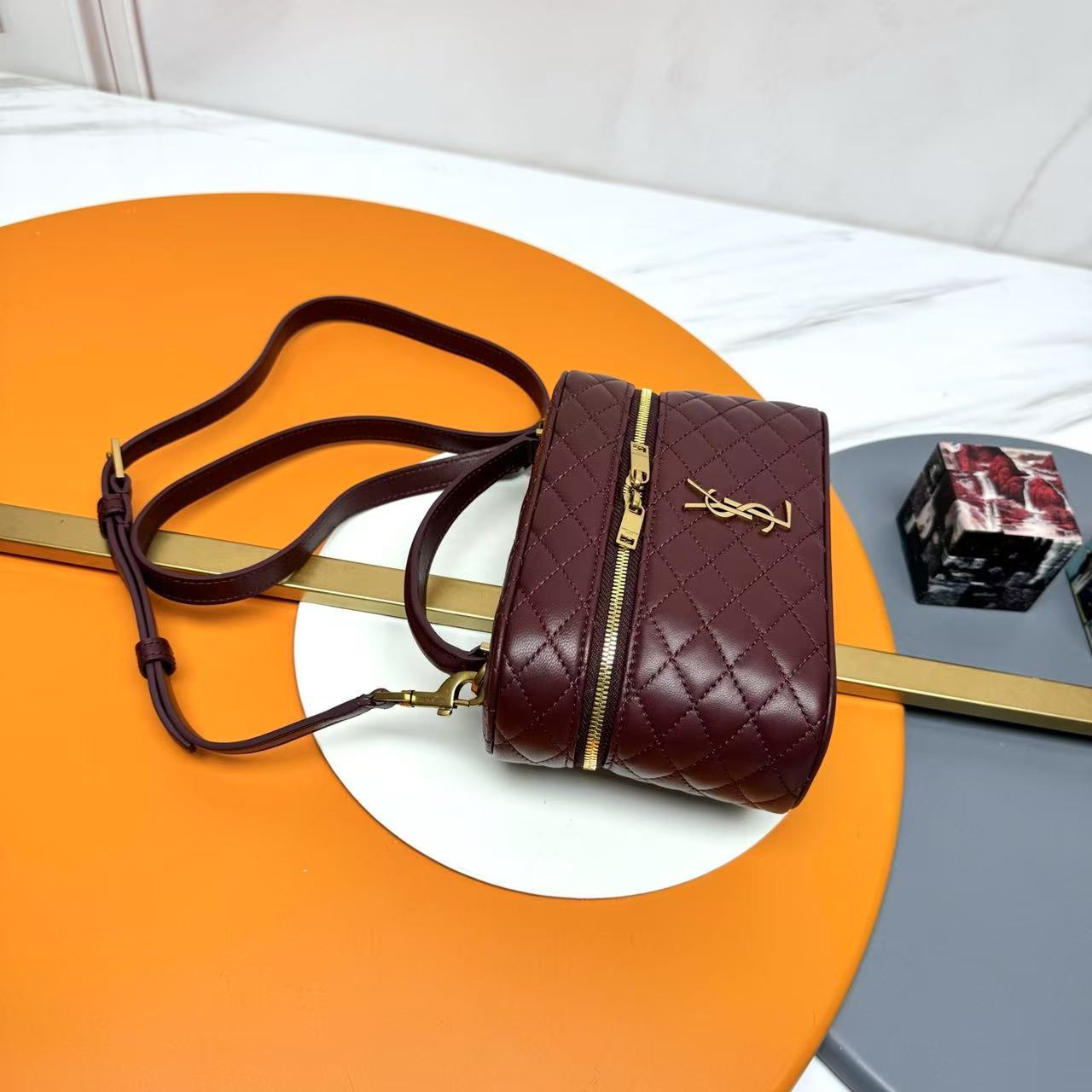 Saint Laurent サンローラン  ギャビー ヴァニティバッグ（ラムスキン）