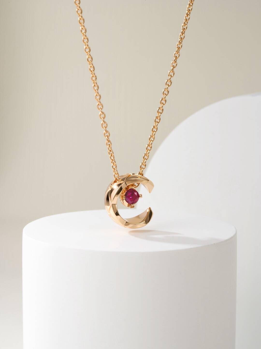 ココ クラッシュ コレクション ネックレス 18Kベージュゴールド、ルビー