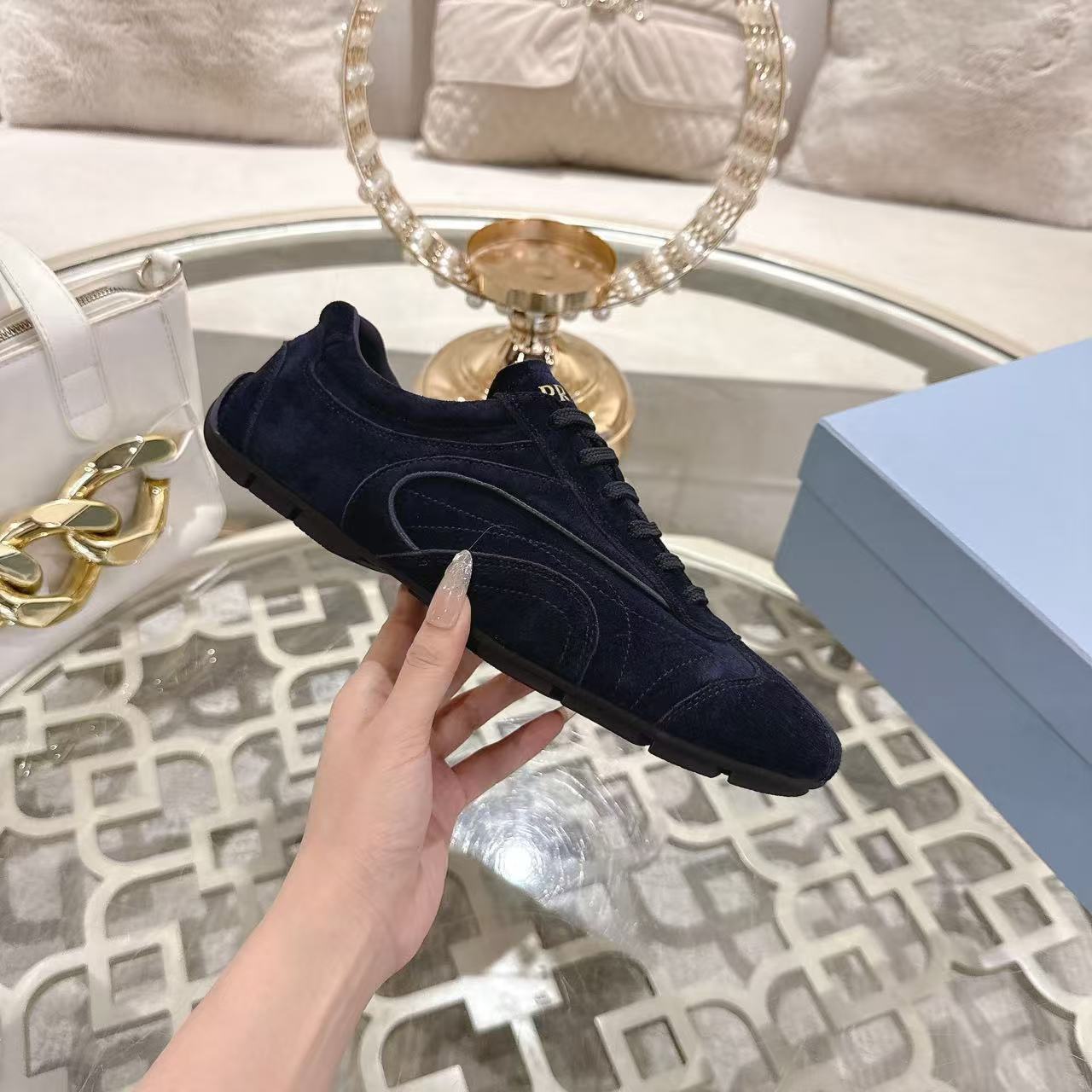 Prada スエード スニーカー